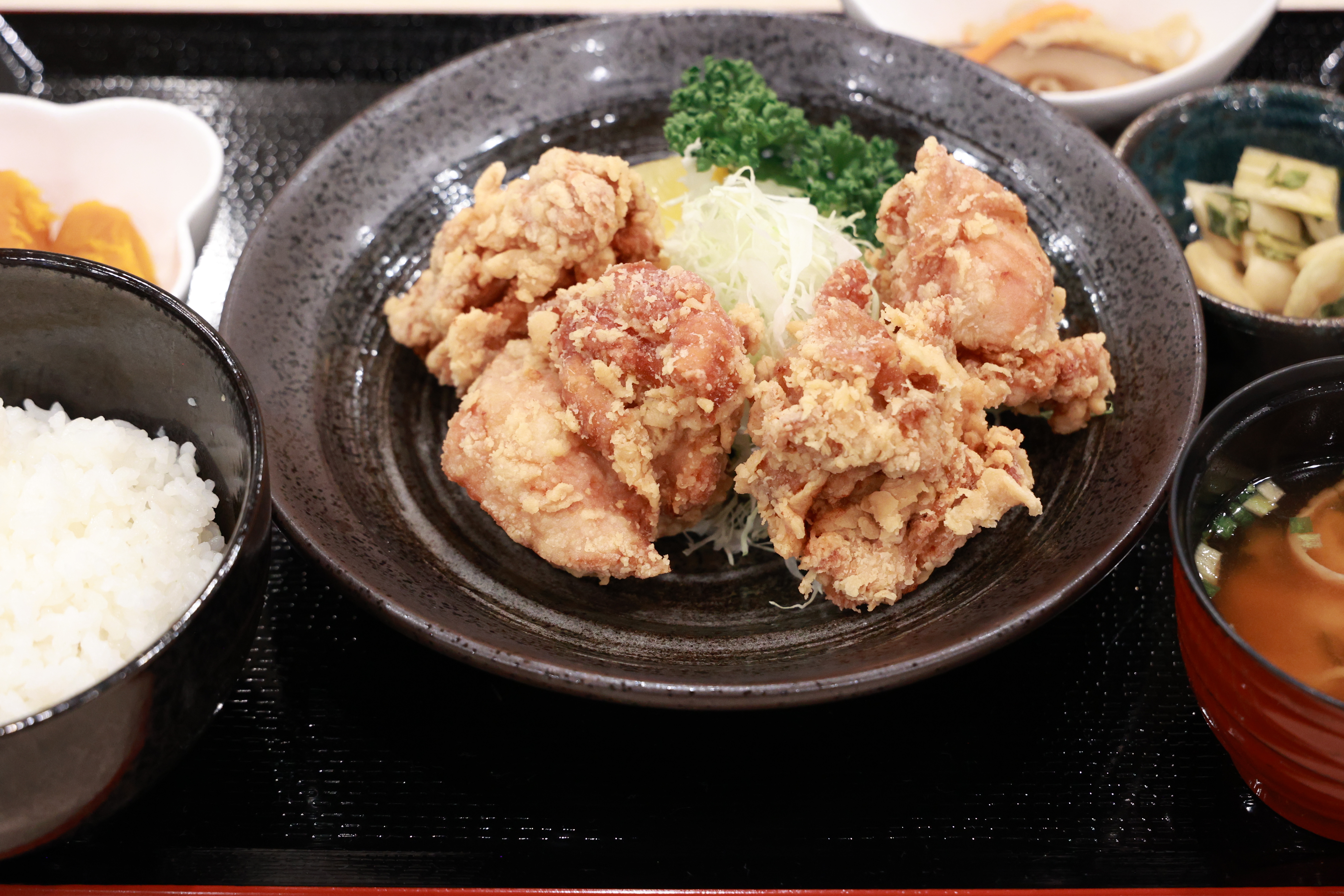 鶏の唐揚げ定食